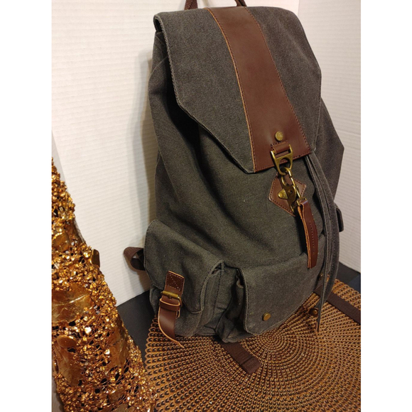 Backpack - Picture 2 of 5